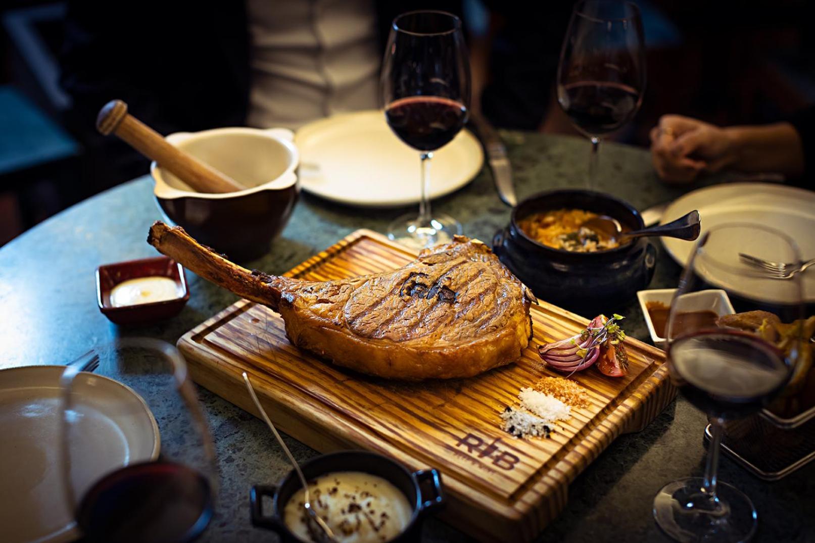 Pestana Vintage Porto Hotel & World Heritage Site Exterior foto A steak at the restaurant