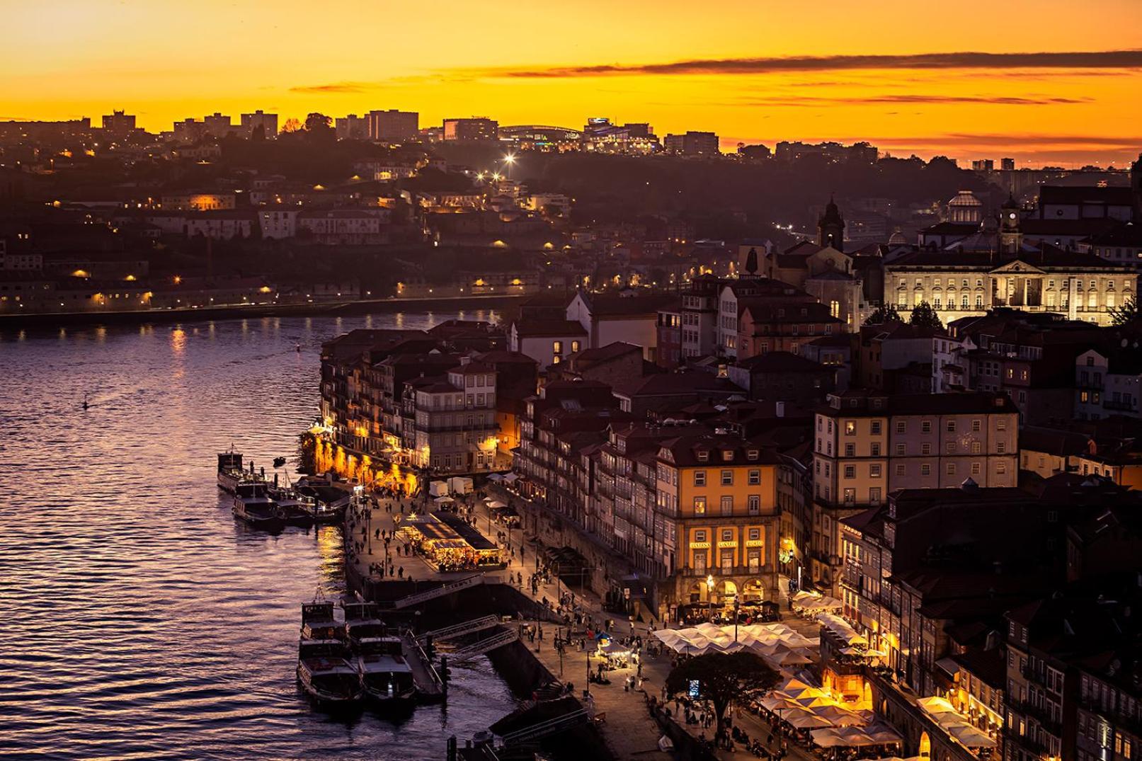 Pestana Vintage Porto Hotel & World Heritage Site Exterior foto Douro River at night