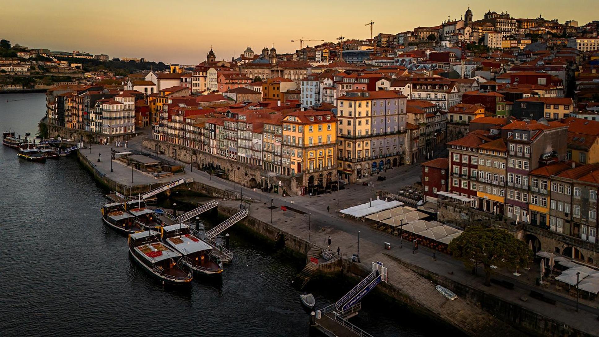 Pestana Vintage Porto Hotel & World Heritage Site Exterior foto The Ribeira, Porto's riverside promenade